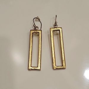 Gold earrings, rectangle